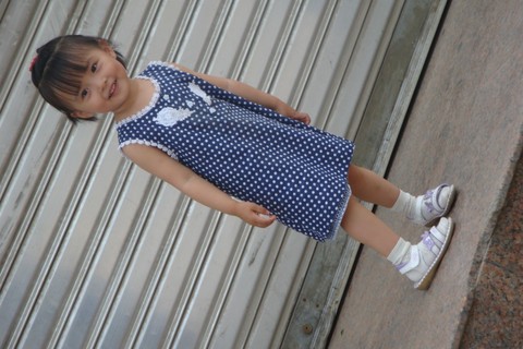 两岁半宝宝，波点连衣裙