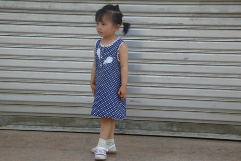 两岁半宝宝，波点连衣裙