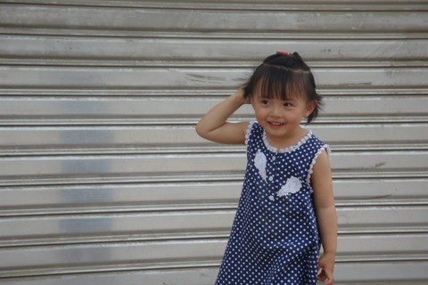 两岁半宝宝，波点连衣裙