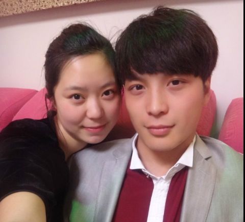 快六周了,感觉永远吃不饱!附楼主和老公百岁照!