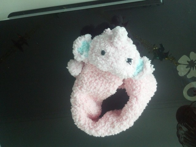 用绒线织的可爱小象