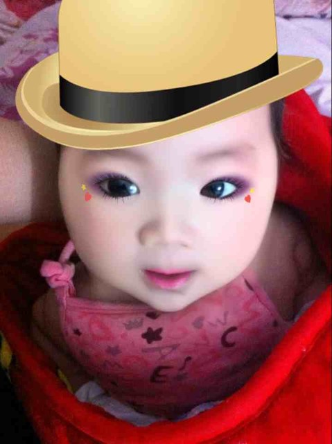 无聊给宝宝化妆