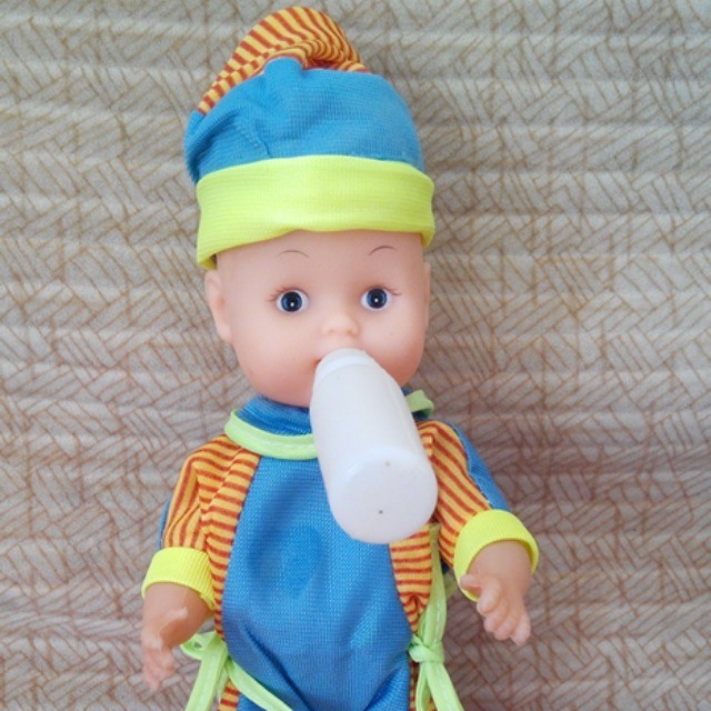 奶瓶娃娃,奶瓶能拿下来,8块钱