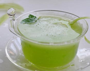 (4个月的宝宝食谱)生菜苹果汁