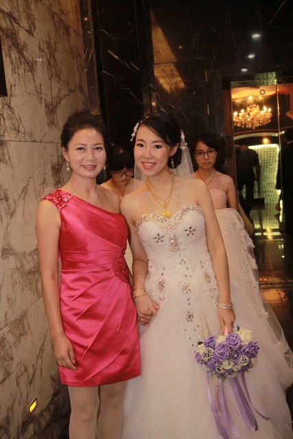 宝妈们晒晒怀孕时的结婚照