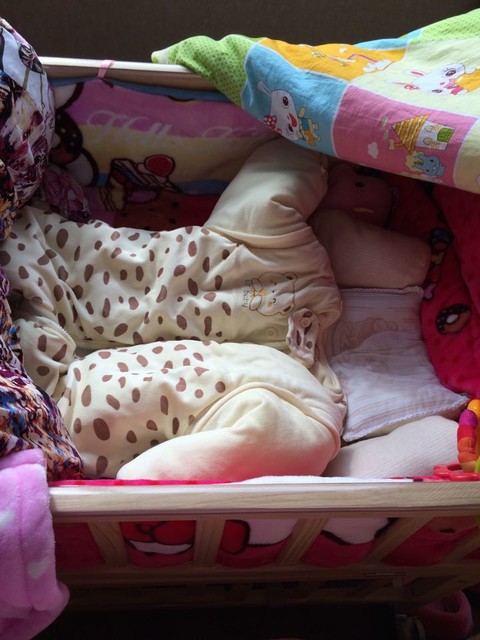 宝贝独立睡小床的担忧