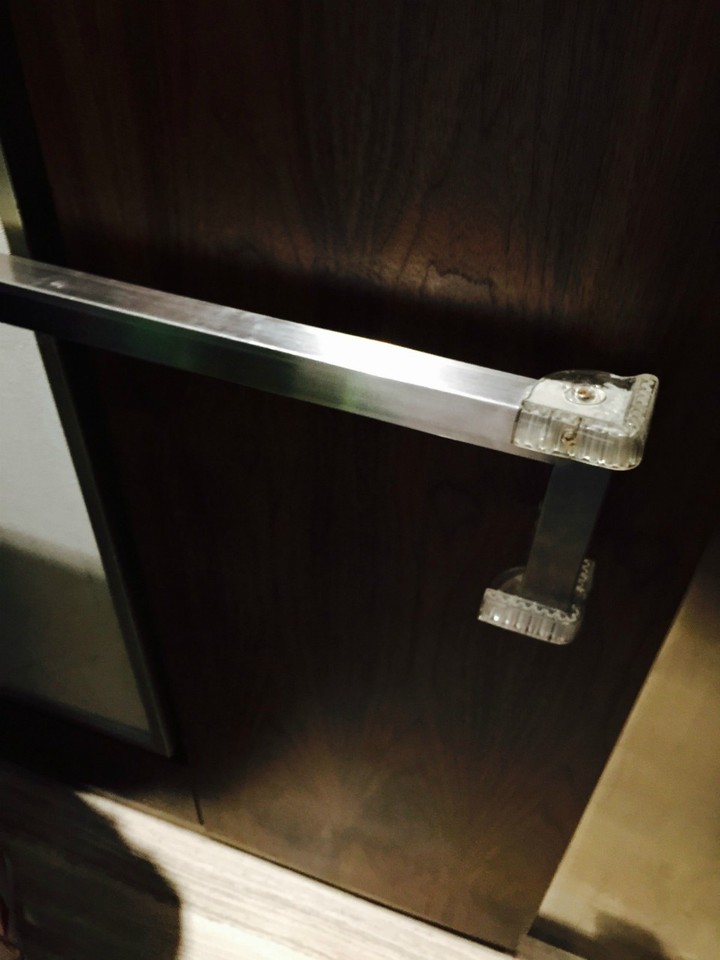 电梯里悉心的防撞条