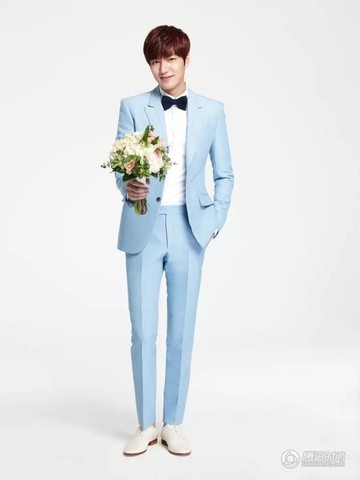 发出你喜欢的偶像照片,看一看有多少一样的