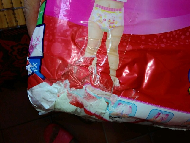 8,28拍卖瑕疵港版好奇拉裤一包,70起,明天止