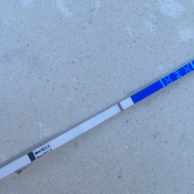 急急急,各位宝妈昨天试纸第二条线特别浅,今天白板了,是不是没怀孕