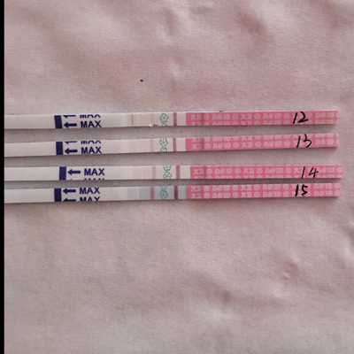 帮忙看一下,五号排卵,排卵试纸近四天测都有加深,有没有怀孕的可能啊?